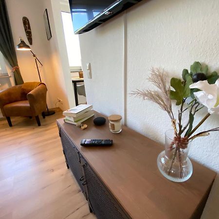 Urban Jungle Apartment In Kassel + Netflix ภายนอก รูปภาพ