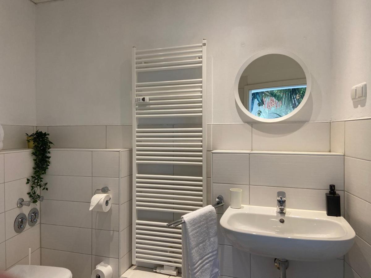 Urban Jungle Apartment In Kassel + Netflix ภายนอก รูปภาพ